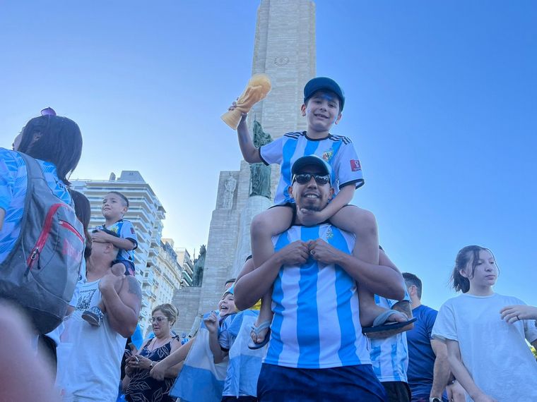 En Rosario celebran el pase a cuartos de final.