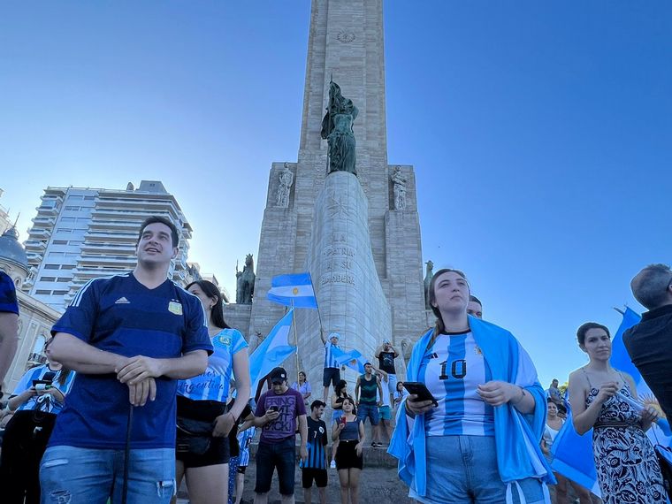 En Rosario celebran el pase a cuartos de final.