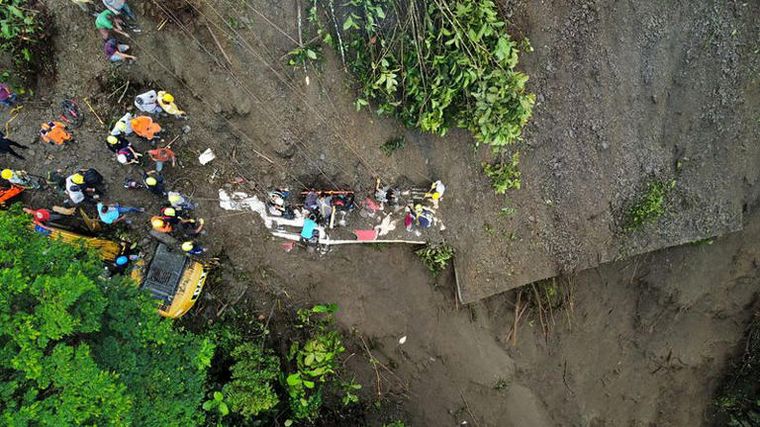 FOTO: Un alud sepultó un autobús en el noroeste de Colombia: 27 muertos (Foto: Reuters)