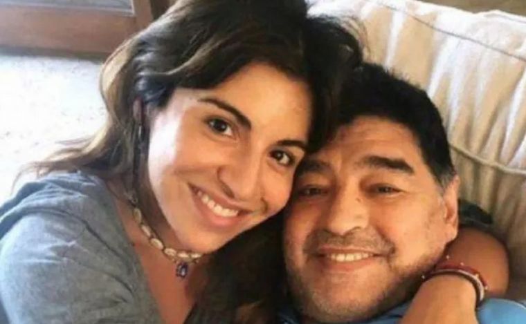 Gianinna junto a Diego Maradona.