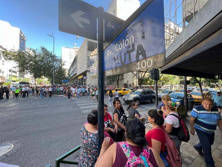Martes complicado en el centro cordobés por protesta por planes sociales