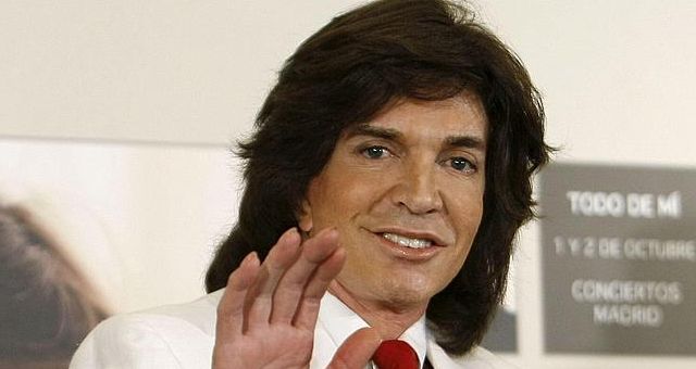 Camilo Sesto se despide de su público, tras 40 años de carrera.