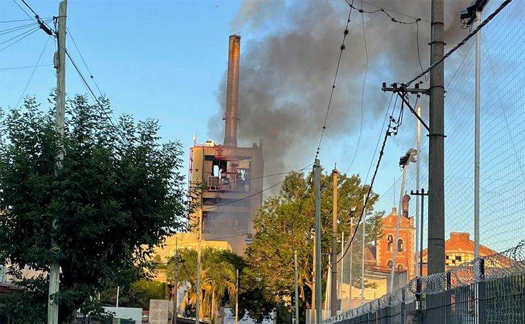 VIDEO: Explosión en una planta de la EPE en Rosario: podría haber más cortes.