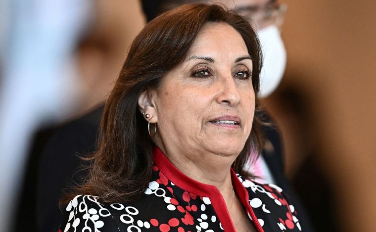 FOTO: Dina Boluarte es la nueva presidenta de Perú.