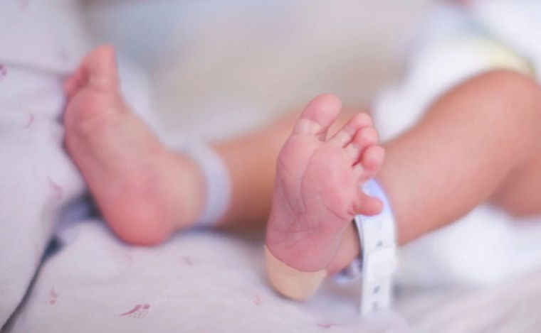 FOTO: Una beba nació con una cola de 6 centímetros cubierta de piel y pelos