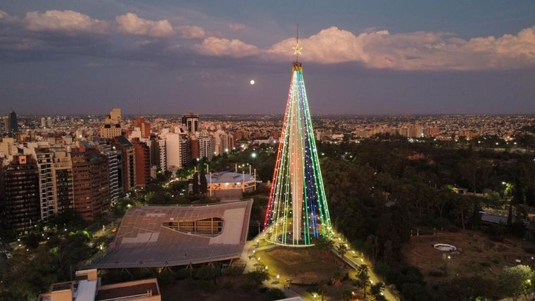 Córdoba enciende el árbol de Navidad más alto del mundo