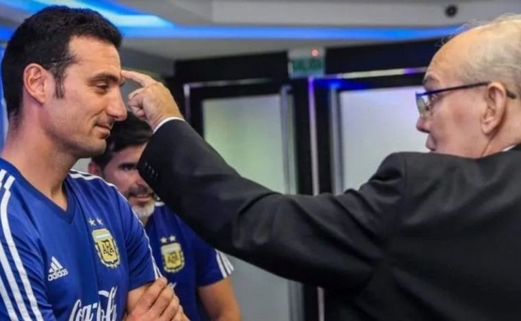 Scaloni, junto a Sabella en una foto que se viralizó tiempo atrás.