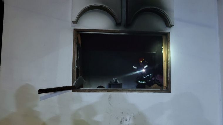 Un incendio en Duarte Quirós dejó dos heridos graves