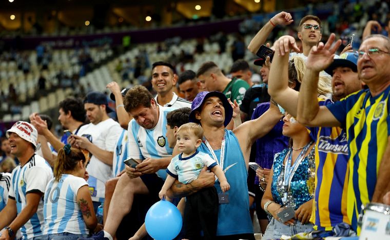 El color de la hinchada argentina en el Estadio Lusail, en fotos.