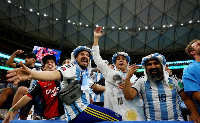 El color de la hinchada argentina en el Estadio Lusail, en fotos.