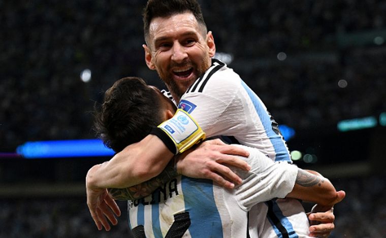FOTO: Lionel Messi celebra la apertura del marcador con Nahuel Molina.