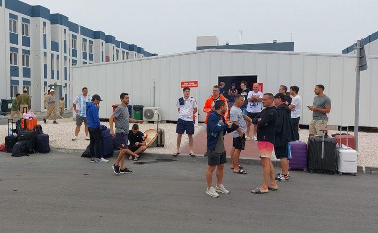 Desesperada búsqueda de alojamiento de los hinchas argentinos en Qatar.