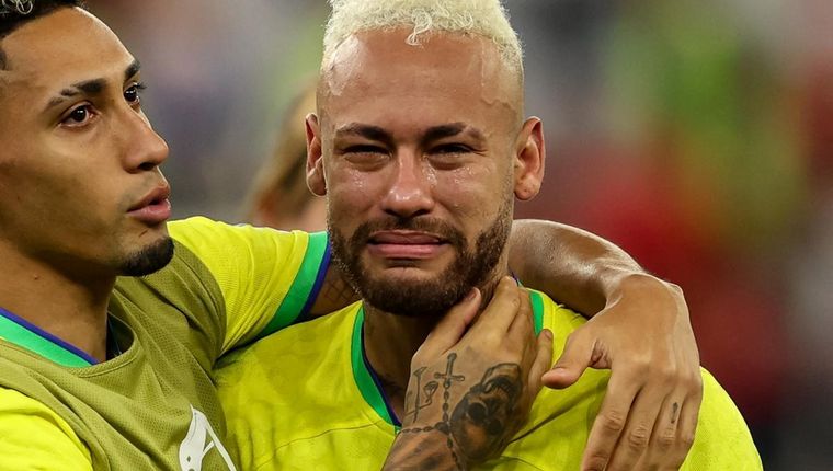 Neymar desconsolado tras la eliminación en la Copa del Mundo de Qatar. (FOTO: AFP)