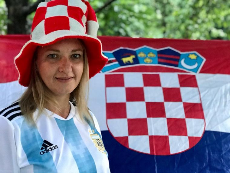 FOTO: Es argentina-croata y vive la semifinal con el corazón dividido: 
