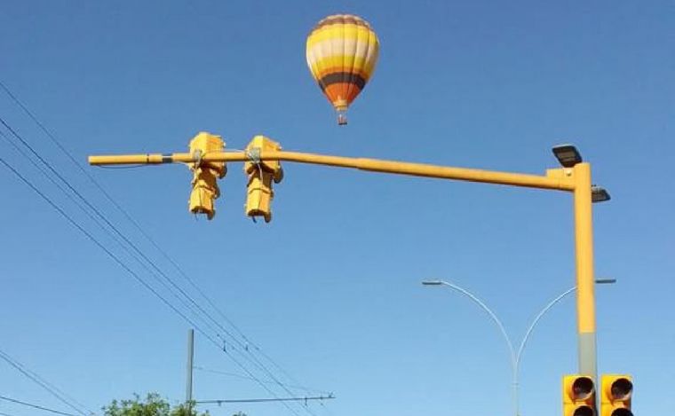 Sorpresa: un globo aerostático atravesó los cielos de Córdoba