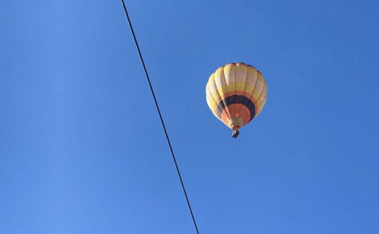 Sorpresa: un globo aerostático atravesó los cielos de Córdoba