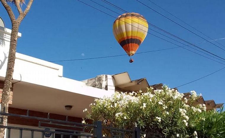 Sorpresa: un globo aerostático atravesó los cielos de Córdoba