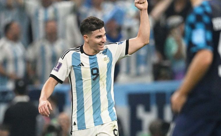 FOTO: Julián convirtió dos tantos en la goleada argentina