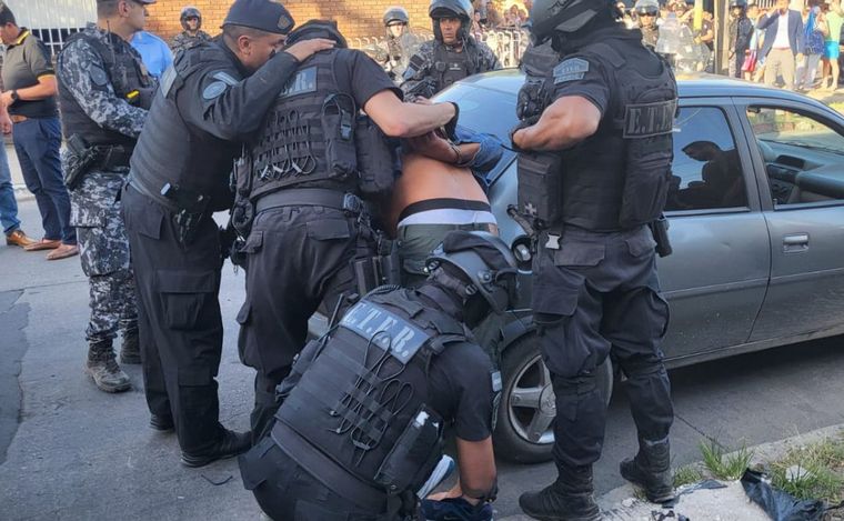 FOTO: Amplio operativo policial por la detención de José Carmona.
