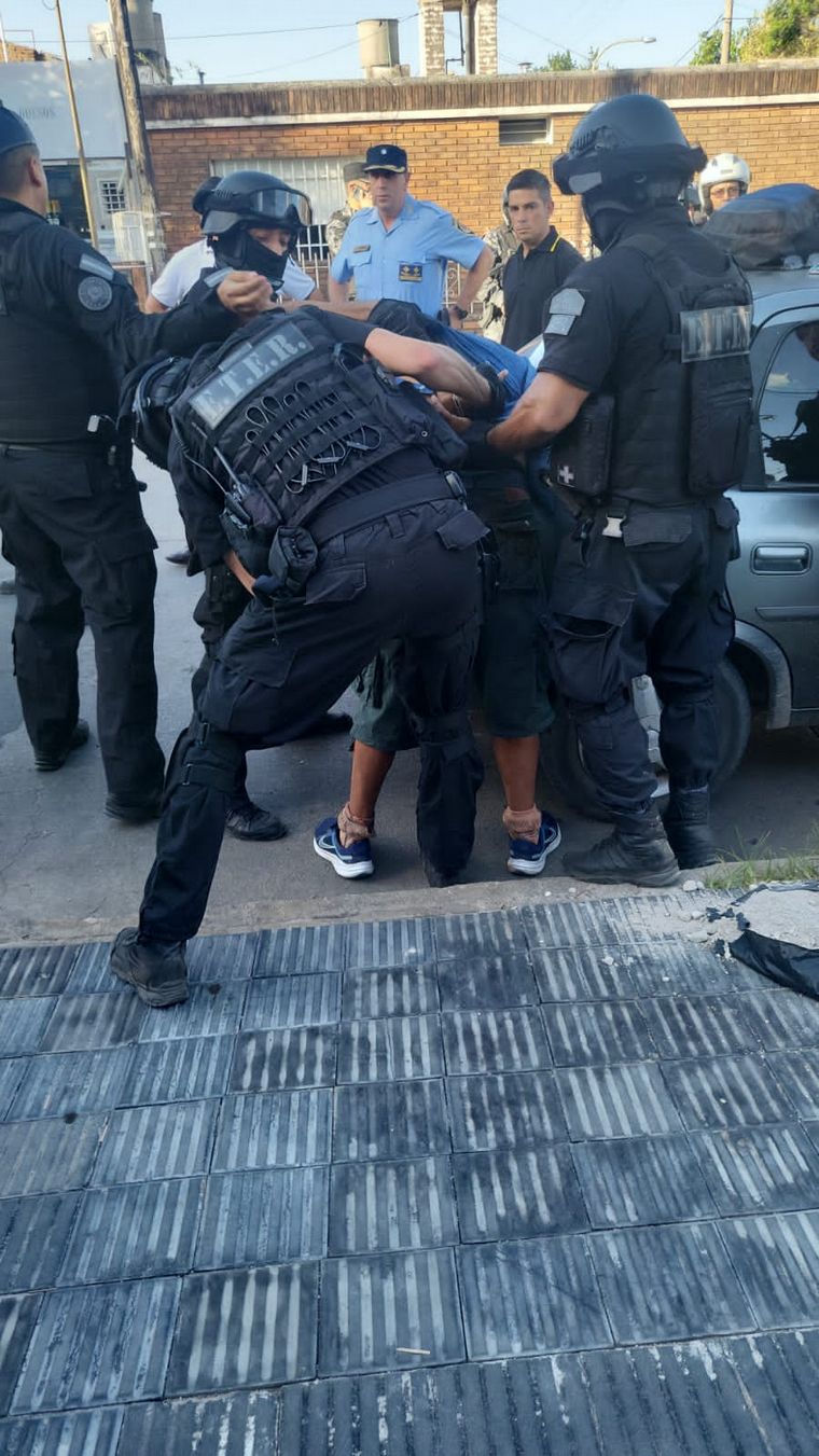 FOTO: Carmona escapó tras el choque en el que murió el taxista que lo trasladaba.