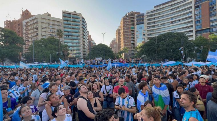 Los festejos de los hinchas argentinos en Córdoba.