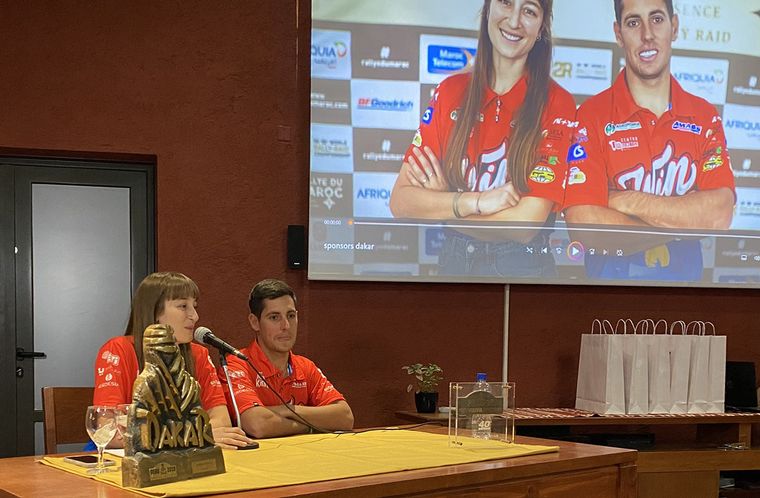 Valen y Nico en la excelente rueda de prensa que coordinó Mariana Musso