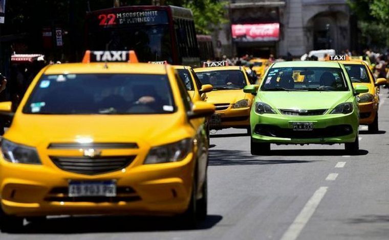FOTO: Se viene un nuevo aumento en los precios de los taxis y remises en Córdoba.