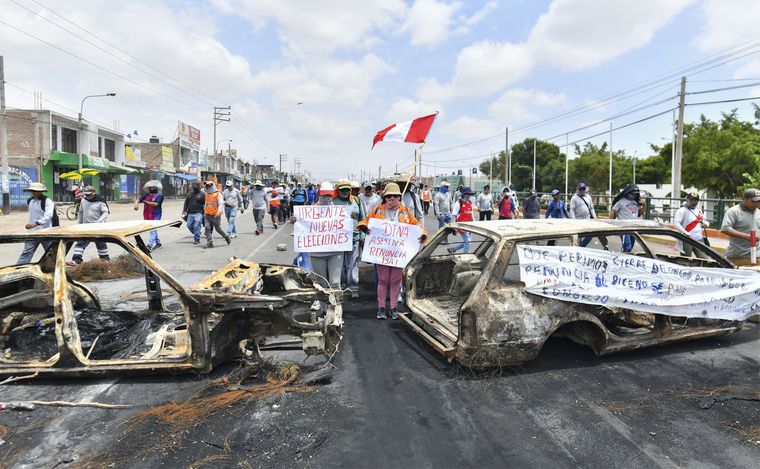 FOTO: Pese a las protestas, el Congreso de Perú no aprobó el adelanto de elecciones.