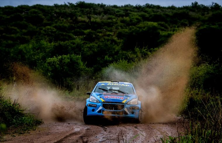 FOTO: Martín Cánepa (P.208) es el nuevo campeón de la clase Maxi Rally.