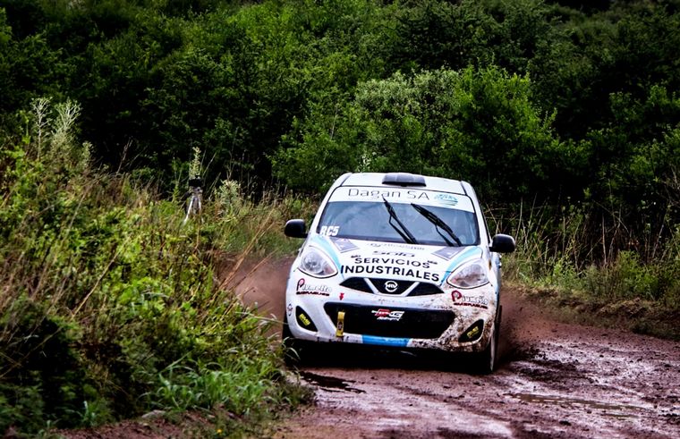 Claudio Menzi (Nissan) dominó la primera etapa en RC5.