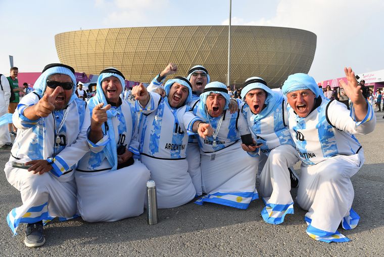 FOTO: Los hinchas esperan por la final en Qatar