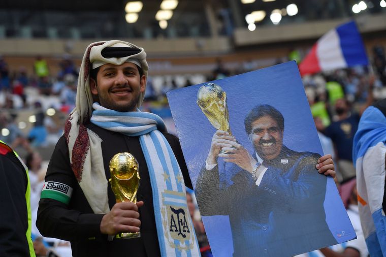 FOTO: Los hinchas esperan por la final en Qatar