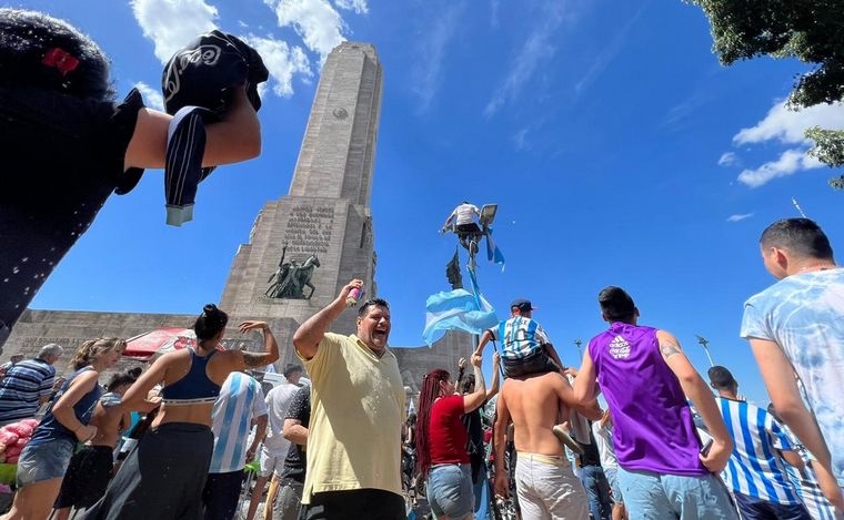 FOTO: Festejos en Rosario tras la obtención de la tercera Copa del Mundo de Argentina
