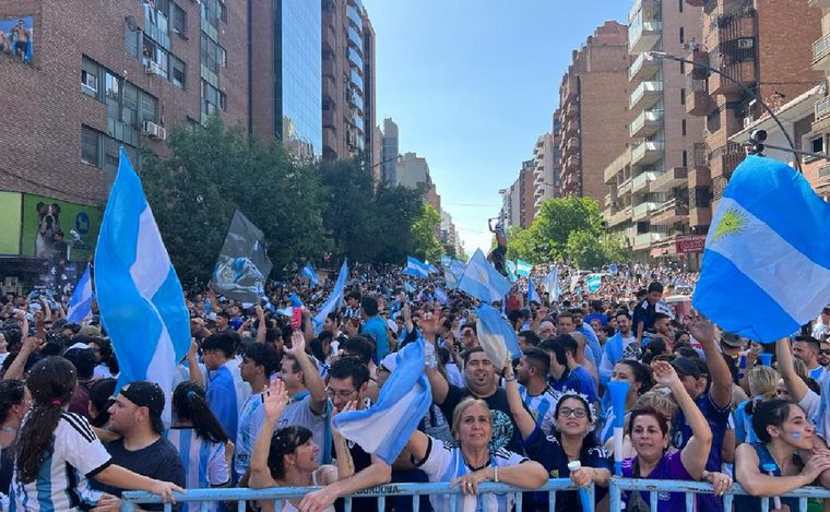 Locura total en Córdoba tras el histórico triunfo de la selección argentina.