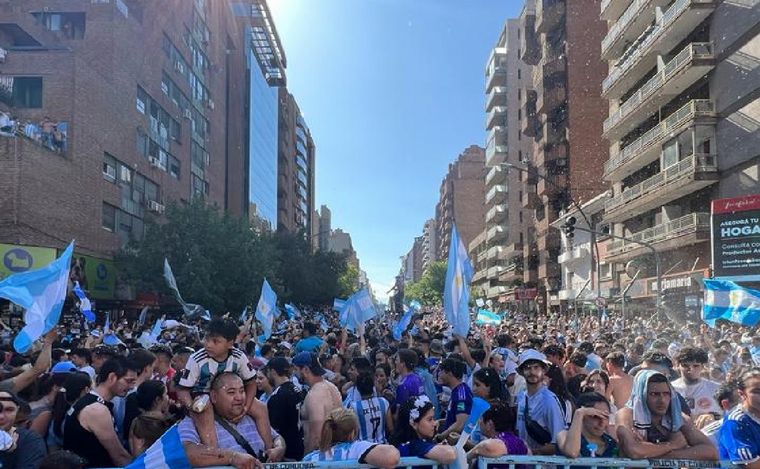 Locura total en Córdoba tras el histórico triunfo de la selección argentina.