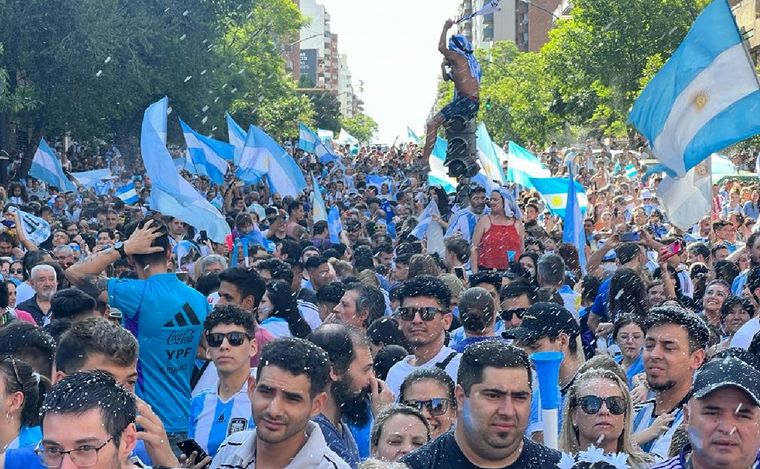 Locura total en Córdoba tras el histórico triunfo de la selección argentina.