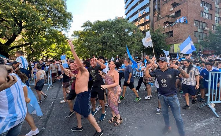 Locura total en Córdoba tras el histórico triunfo de la selección argentina.