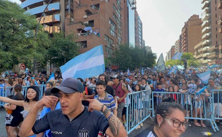 Locura total en Córdoba tras el histórico triunfo de la selección argentina.