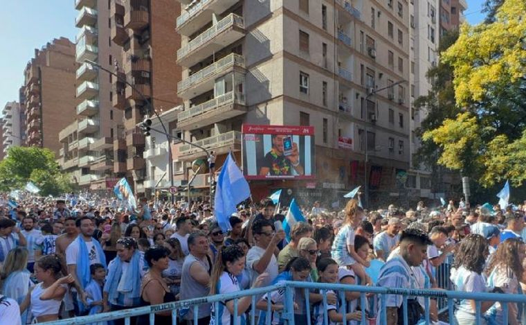 Locura total en Córdoba tras el histórico triunfo de la selección argentina.