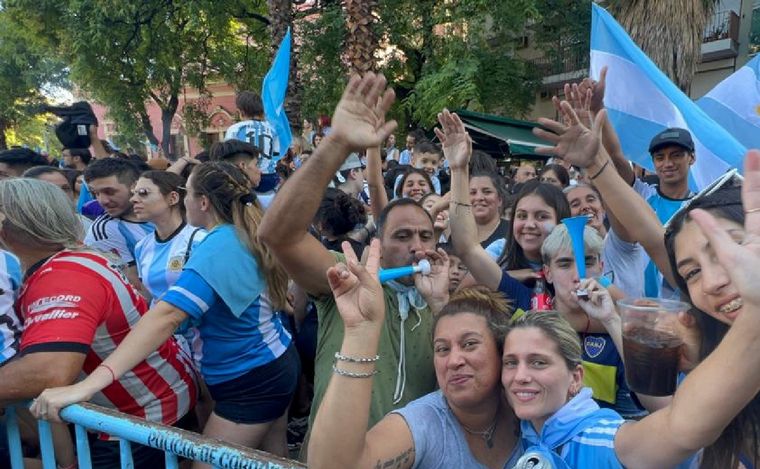Locura total en Córdoba tras el histórico triunfo de la selección argentina.