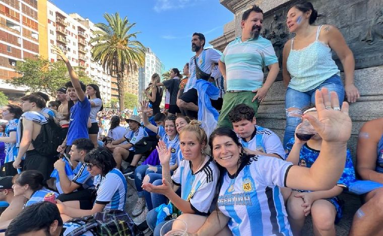 Una multitud festeja en la zona del Patio Olmos, Córdoba