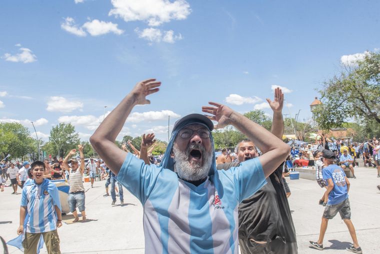 El barrio de Messi festejó como todo Rosario. 