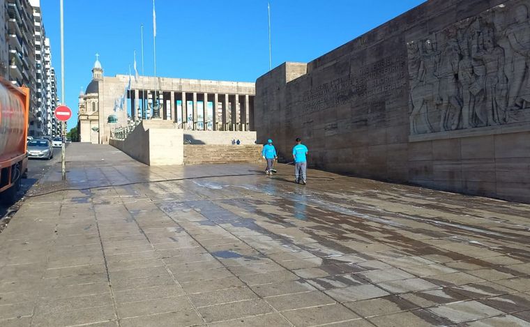 Cuadrillas municipales despliegan una intensa labor en Parque Nacional a la Bandera.
