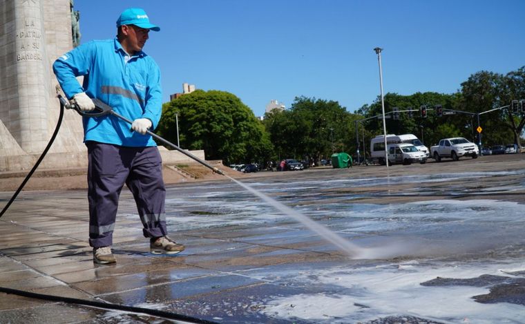 Cuadrillas municipales despliegan una intensa labor en Parque Nacional a la Bandera.