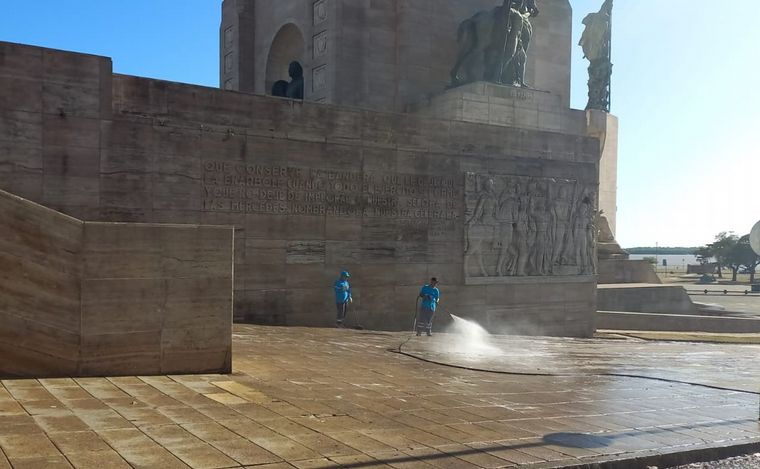 Cuadrillas municipales despliegan una intensa labor en Parque Nacional a la Bandera.