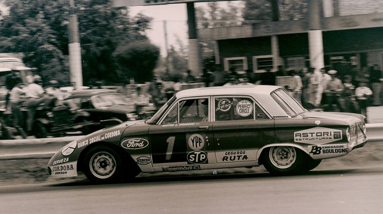 FOTO: Debut y victoria de Ford en Mendoza con Gradassi en 1972.