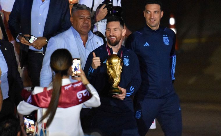FOTO: La Selección y la Copa del Mundo ya están en la Argentina