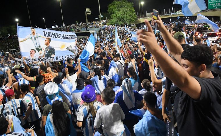 FOTO: La Selección y la Copa del Mundo ya están en la Argentina