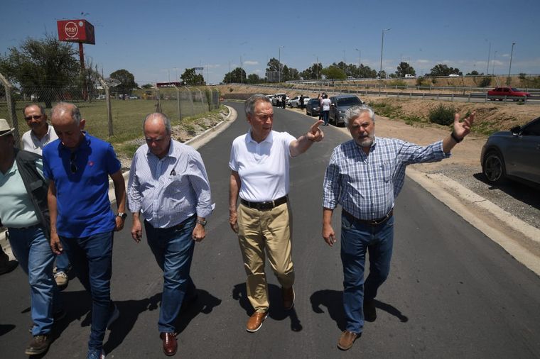El gobernador de Córdoba recorrió el nuevo tramo del anillo que rodea la capital.