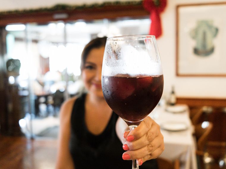 En su Día Mundial, te enseñamos a preparar la autentica sangría de El Celta